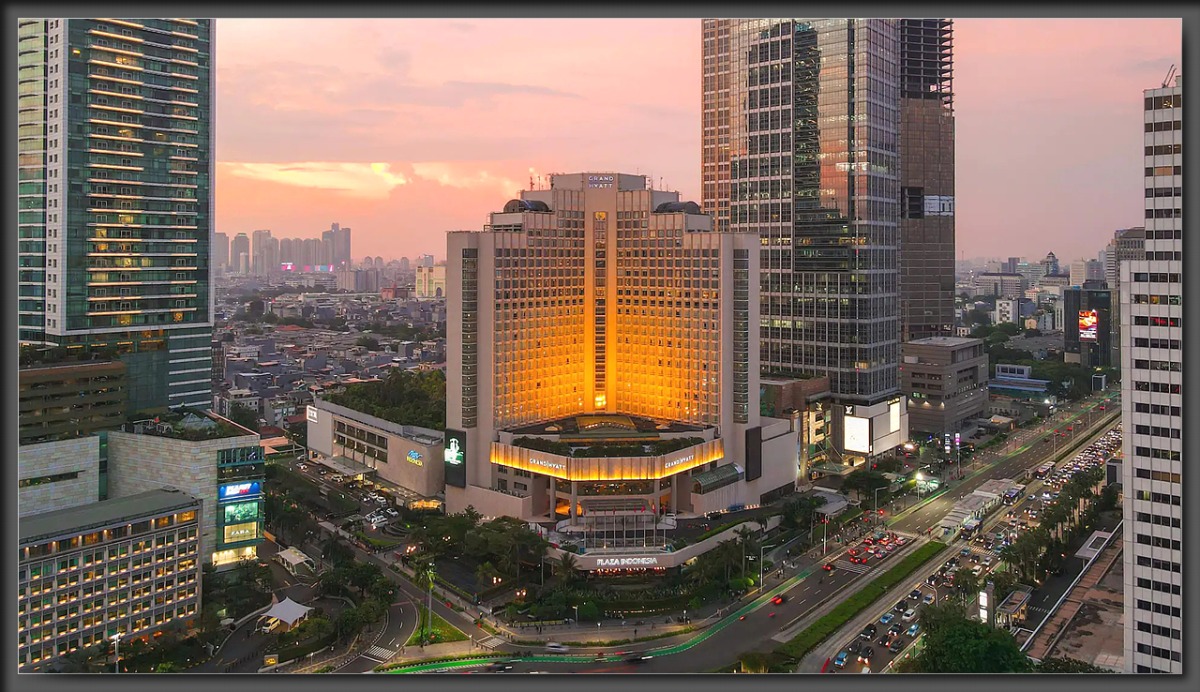 JAKGH-R011-Building-Facade-Night.16x9.jpg